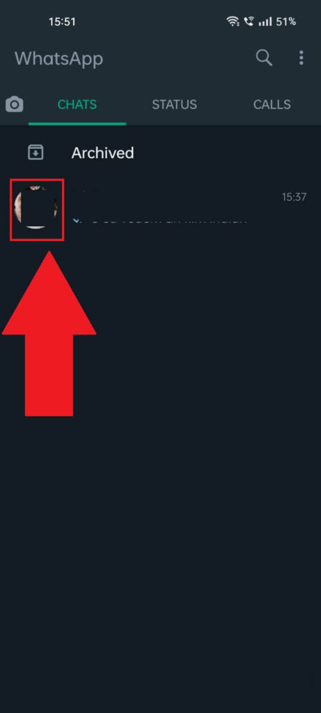 Tapping on someone's profile picture on Whatsapp.