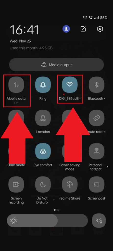 Android Quick Menu showing the "Mobile data" and "WiFi" options highlighted