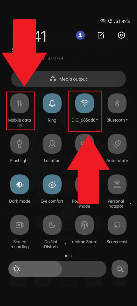 Android Quick Menu showing the "WiFi" and "Mobile Data" options highlighted in red