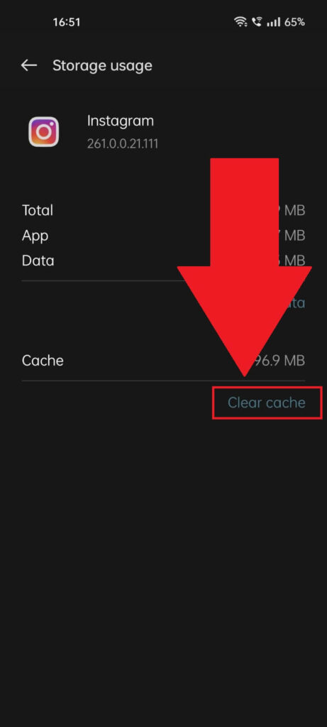 Instagram Storage Usage page where the "Clear cache" option is highlighted