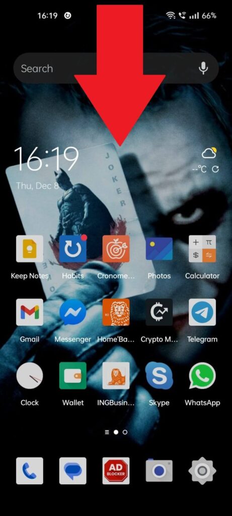 Android home screen showing a red arrow pointing down from the top of the screen