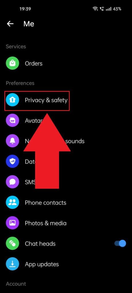 Messenger settings where the "Privacy & safety" option is highlighted in red