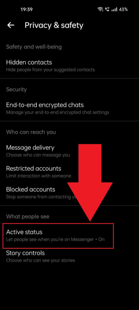 Messenger "Privacy & safety" page where the "Active status" option is highlighted in red
