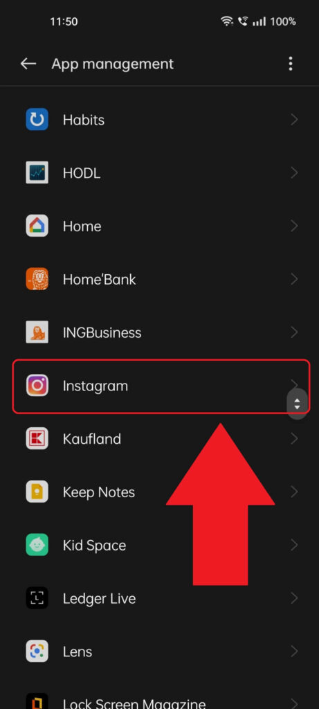 Android apps list where the "Instagram" apps is highlighted and there's a red arrow pointing to it